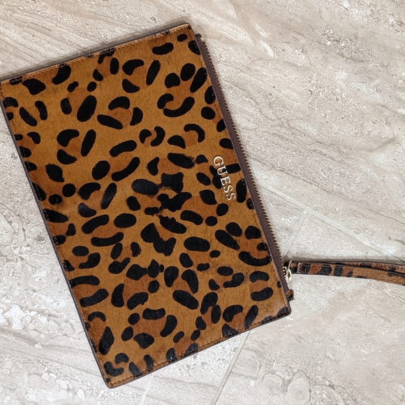 NEW Guess wristlet clutch wallet leather cheetah leopard print. No tags - Picture 1 of 4